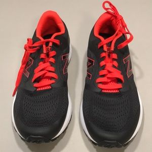 New Balance NWOT 520 Running Sneaker black & orange/red size 8.5 medium D width